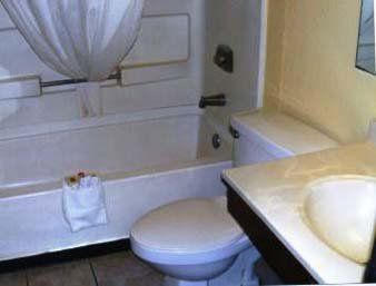 Super Inn Lodge West Стая снимка