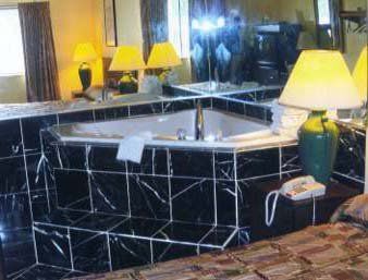 Super Inn Lodge West Стая снимка